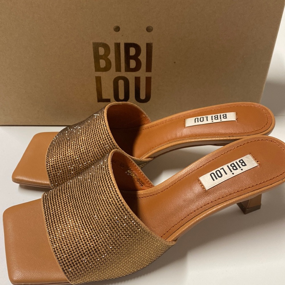 New In Box Bibi Lou camel sparkle heels euro 37: US 7